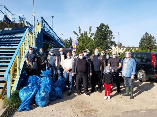 Sprzątanie brzegów Rządzy i Kanału Żerańskiego